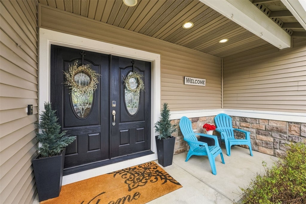 Photo of 6103 Montevista Drive SE, Auburn, WA 98092 (MLS # 2598374)