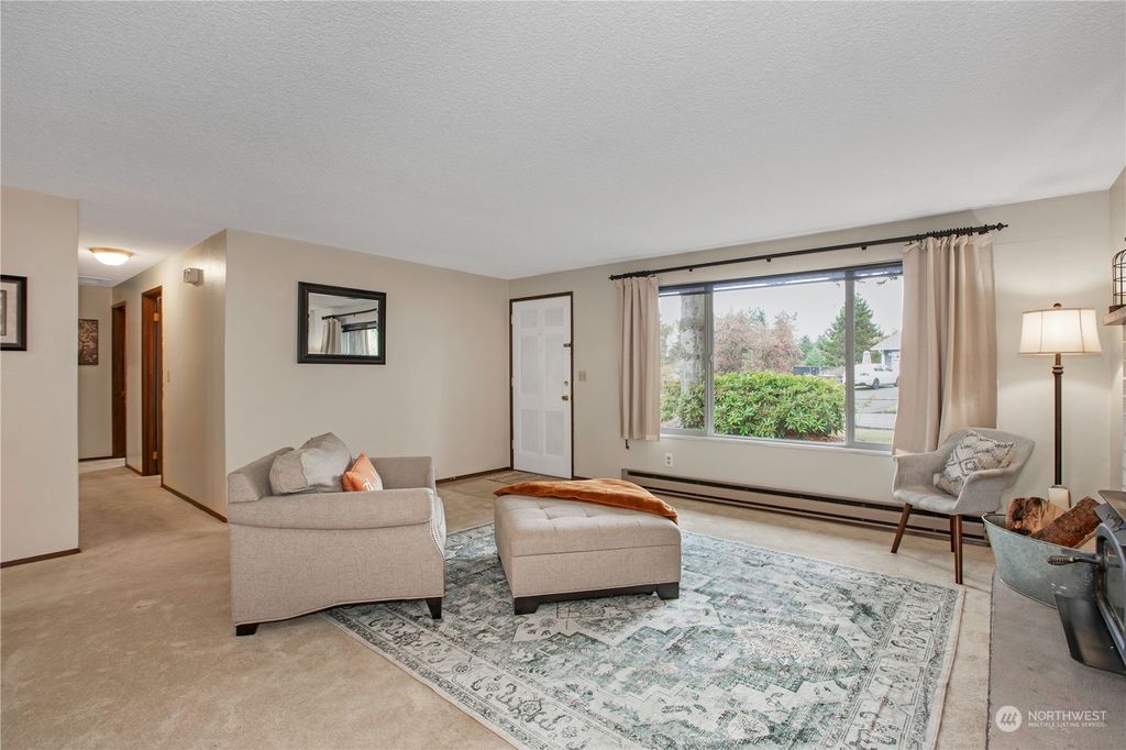 Photo of 11808 SE 323rd Place, Auburn, WA 98092 (MLS # 2302110)