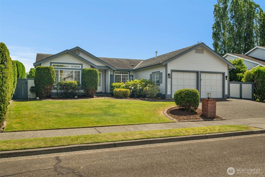 Photo of 3050 Chelsea Lane LN, Enumclaw, WA 98022 (MLS # 2534298)
