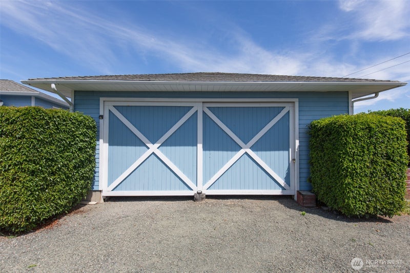 12 Tulip Lane