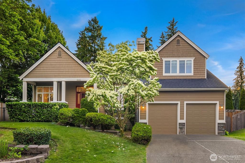 Photo of 18403 NE 100th Court, Redmond, WA 98052 (MLS # 2388390)