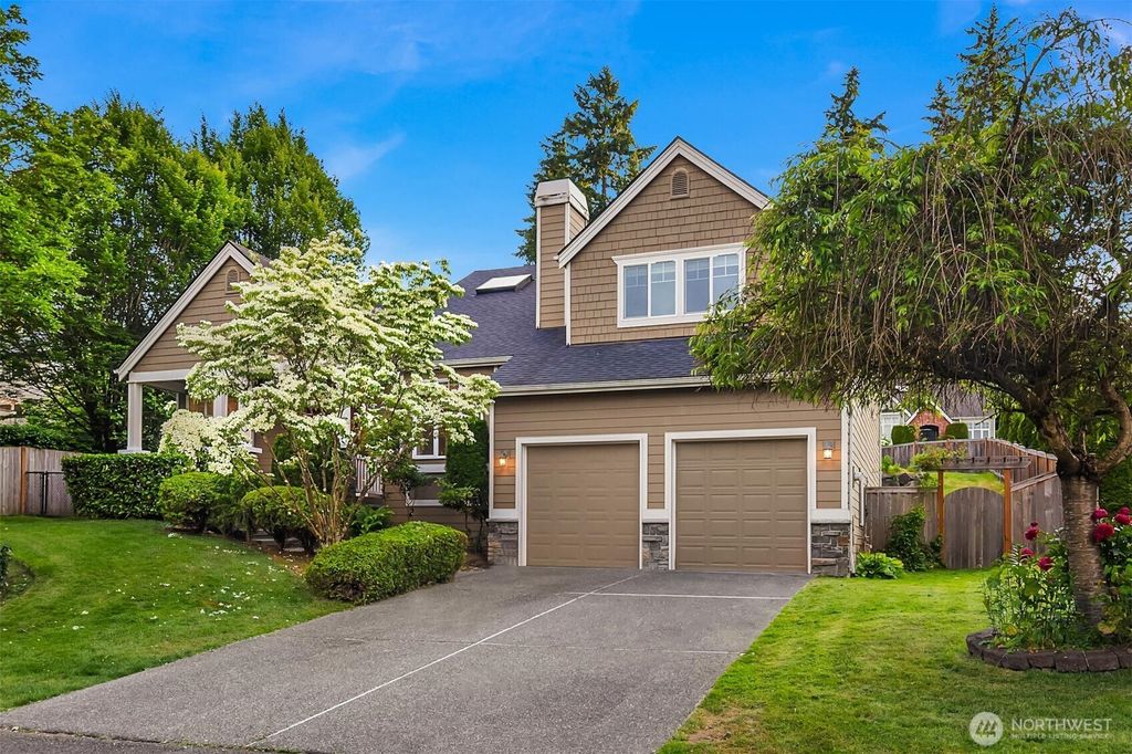 Photo of 18403 NE 100th Court, Redmond, WA 98052 (MLS # 2388390)