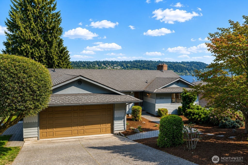 Photo of 3920 NE 157th Place, Lake Forest Park, WA 98155 (MLS # 2583544)