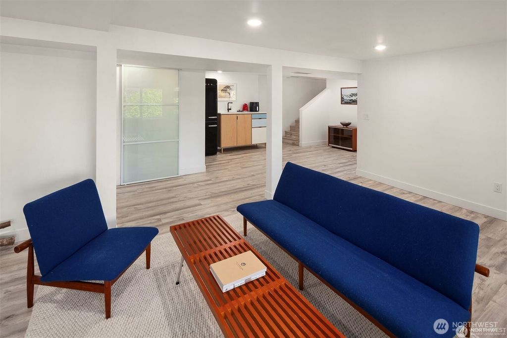 listing image 9364484980509345542