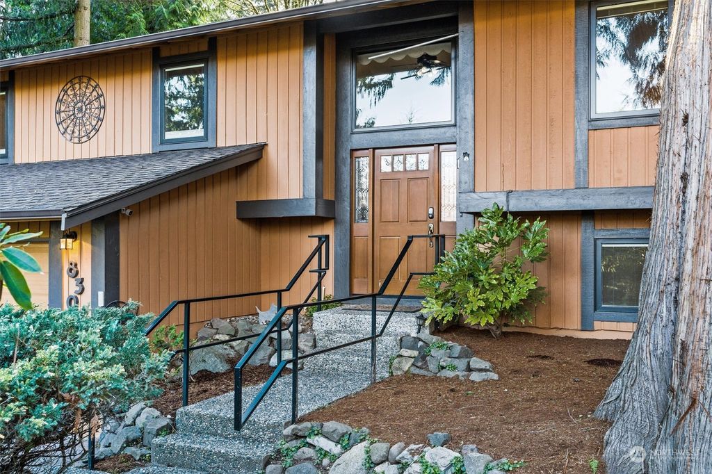 Photo of 8302 NE 121st Place, Kirkland, WA 98034 (MLS # 2058908)