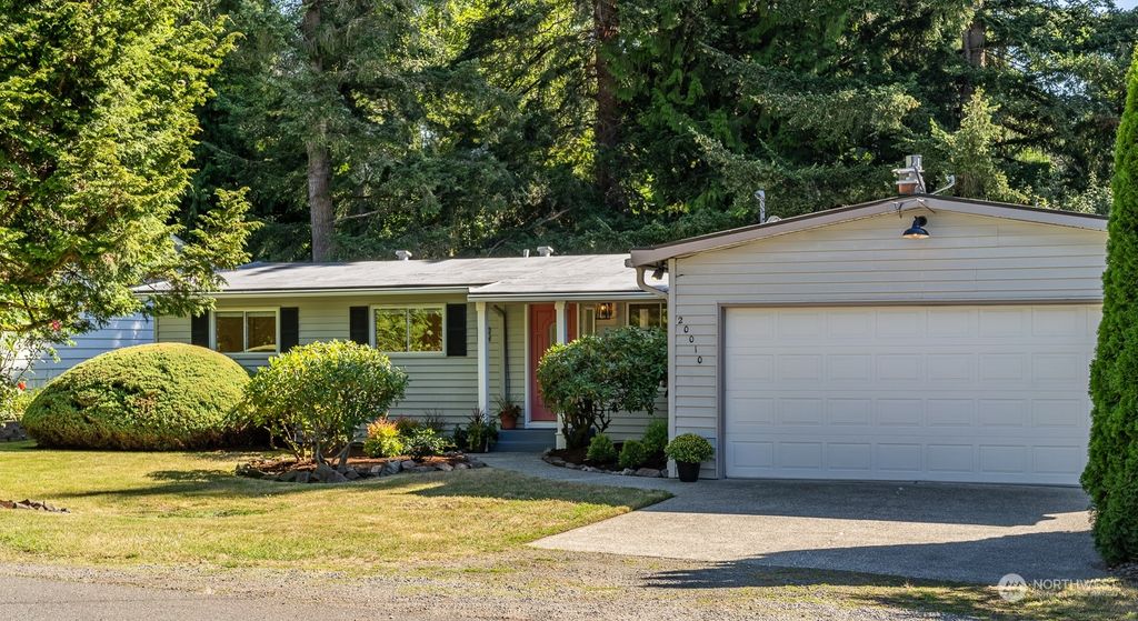 Photo of 20010 32nd Avenue NE, Lake Forest Park, WA 98155 (MLS # 2286742)