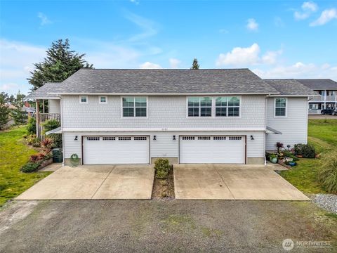 Photo of 1401 N Ocean Beach Boulevard #A & B, Long Beach, WA 98631 (MLS # 2483383)