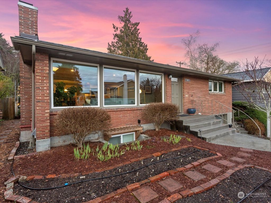 Photo of 4418 NE 60th Street, Seattle, WA 98115 (MLS # 2040352)