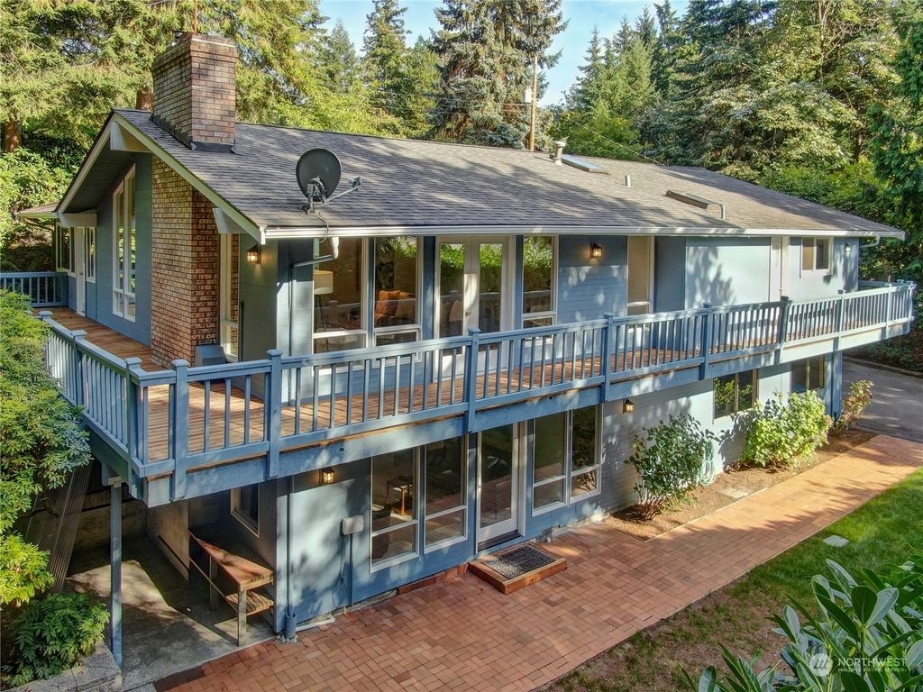 Photo of 4115 80th Avenue SE, Mercer Island, WA 98040 (MLS # 2288961)