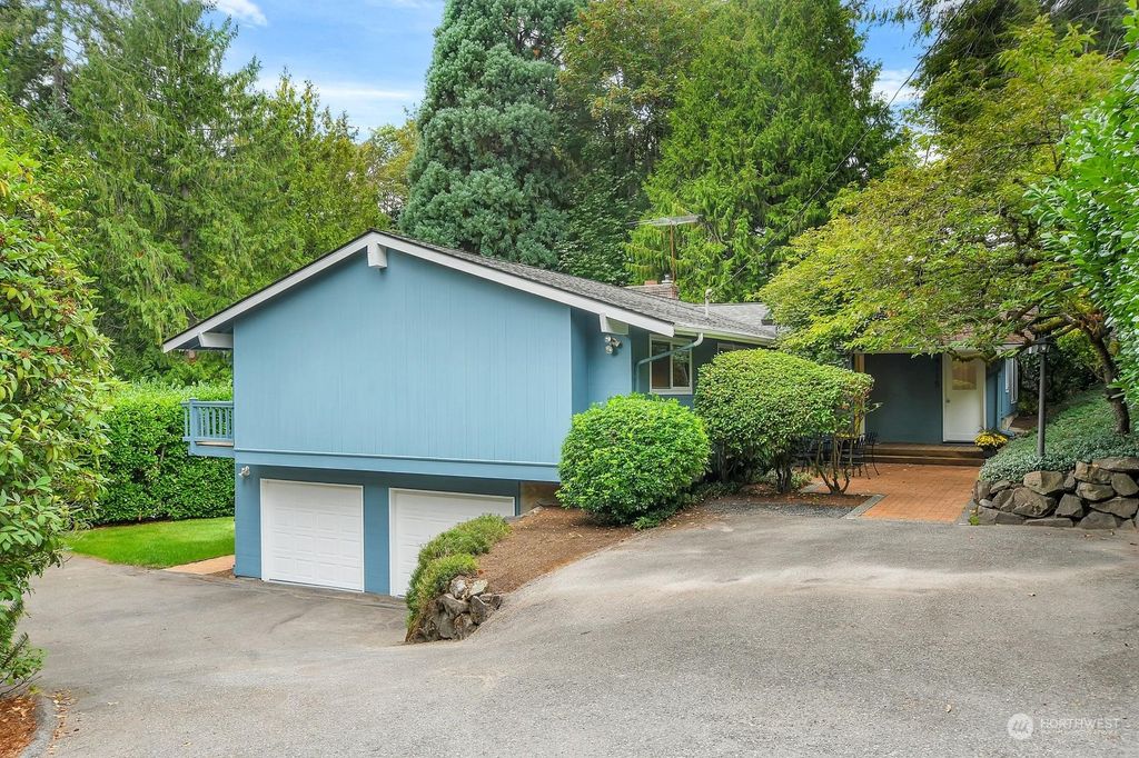 Photo of 4115 80th Avenue SE, Mercer Island, WA 98040 (MLS # 2288961)