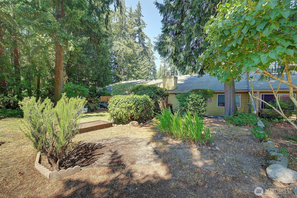 Photo of 662 156th Avenue NE, Bellevue, WA 98007 (MLS # 2544864)