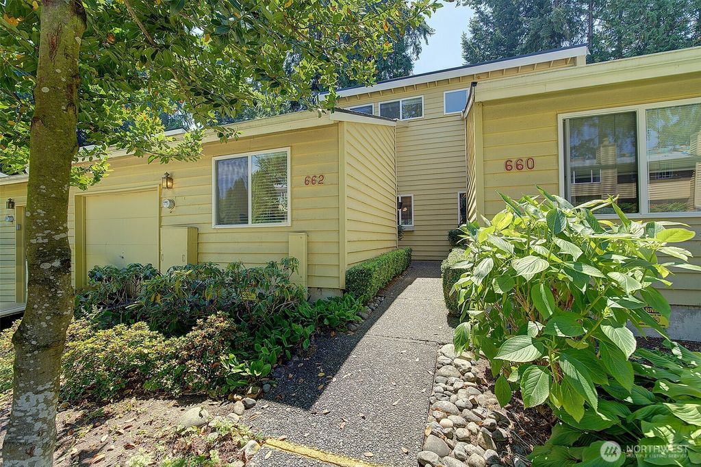 Photo of 662 156th Avenue NE, Bellevue, WA 98007 (MLS # 2544864)