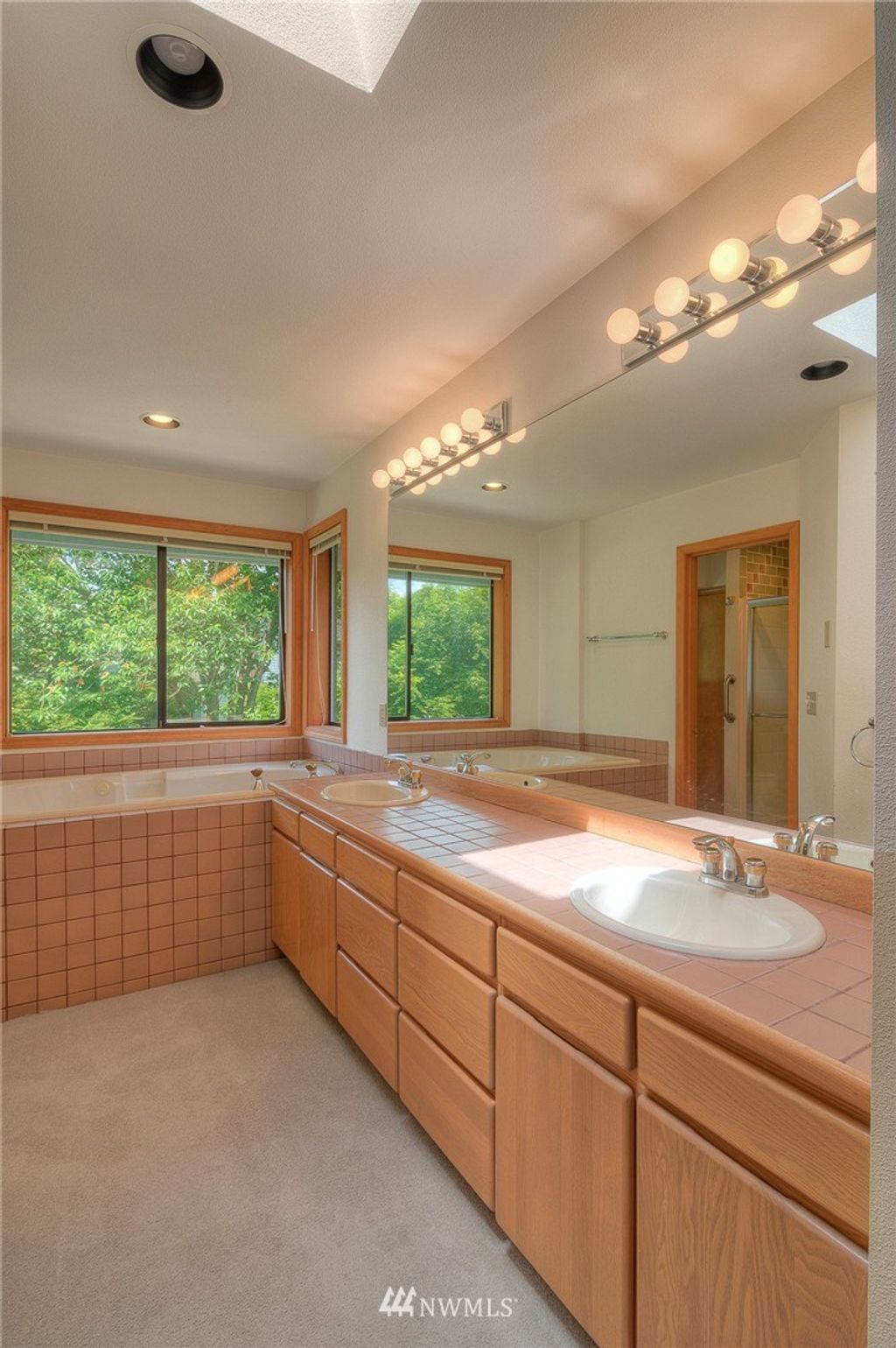 listing image 9369241997922918082