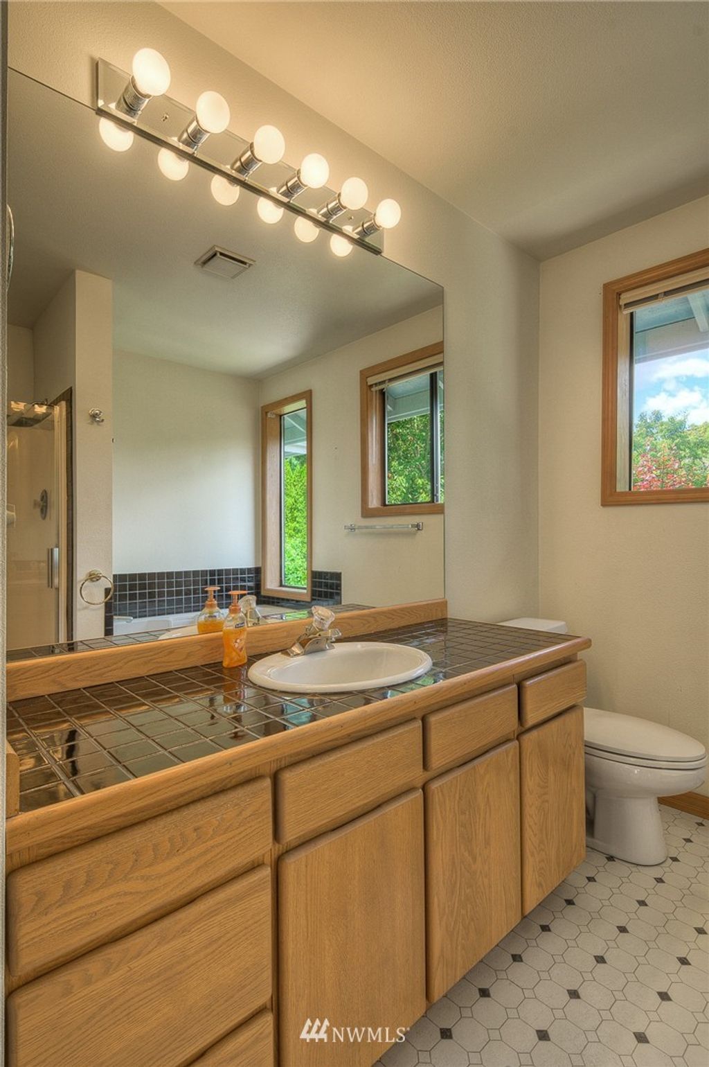 listing image 9363537433858068867