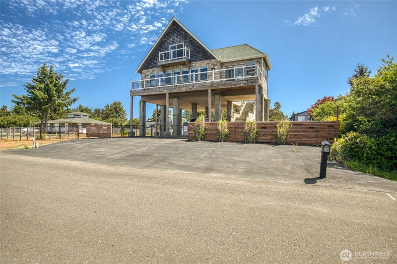 144 Sand Dune Avenue SW