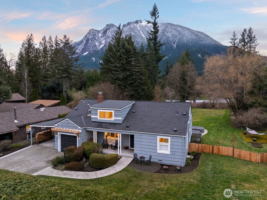 Photo of 628 Janet Avenue NE, North Bend, WA 98045 (MLS # 2481178)