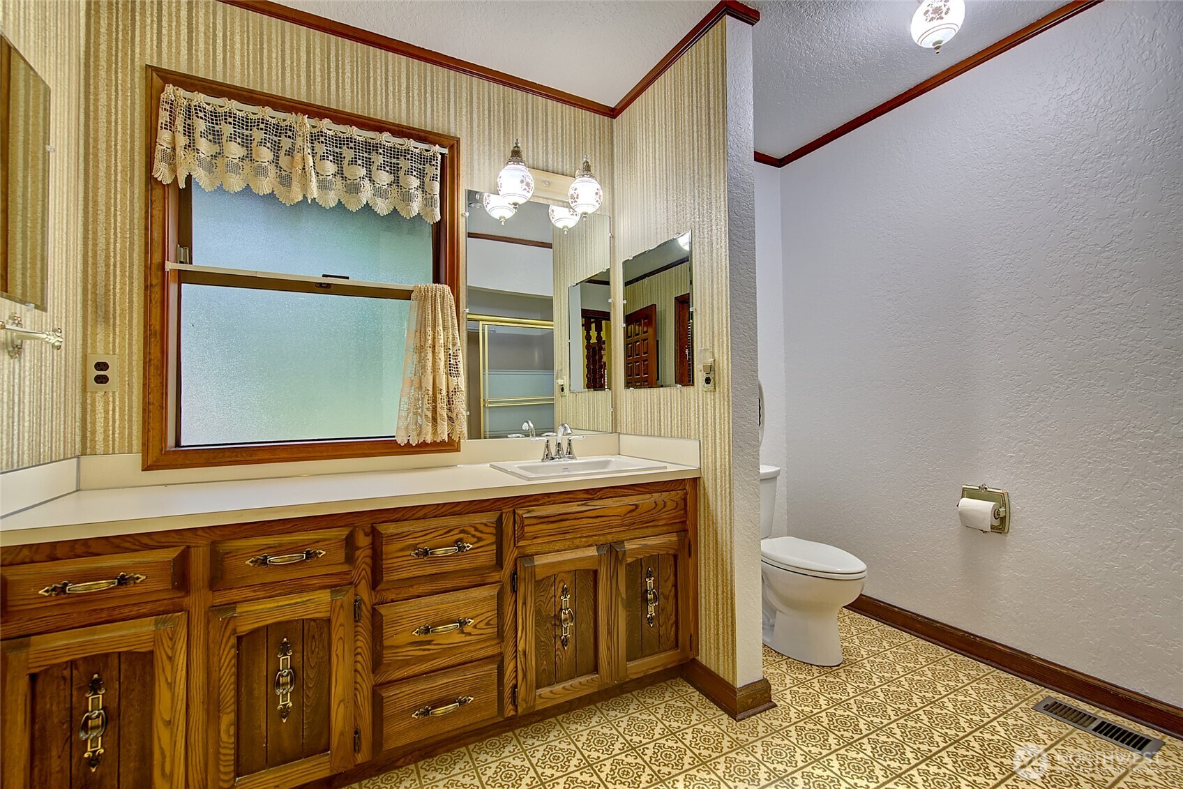 Bothell, Washington, 98012, United States, 3 Bedrooms Bedrooms, ,4 BathroomsBathrooms,Residential,Active,2021664