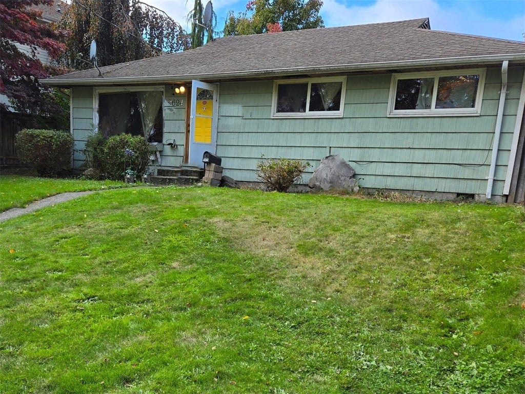 Photo of 2624 E Grand Avenue, Everett, WA 98201 (MLS # 2597947)