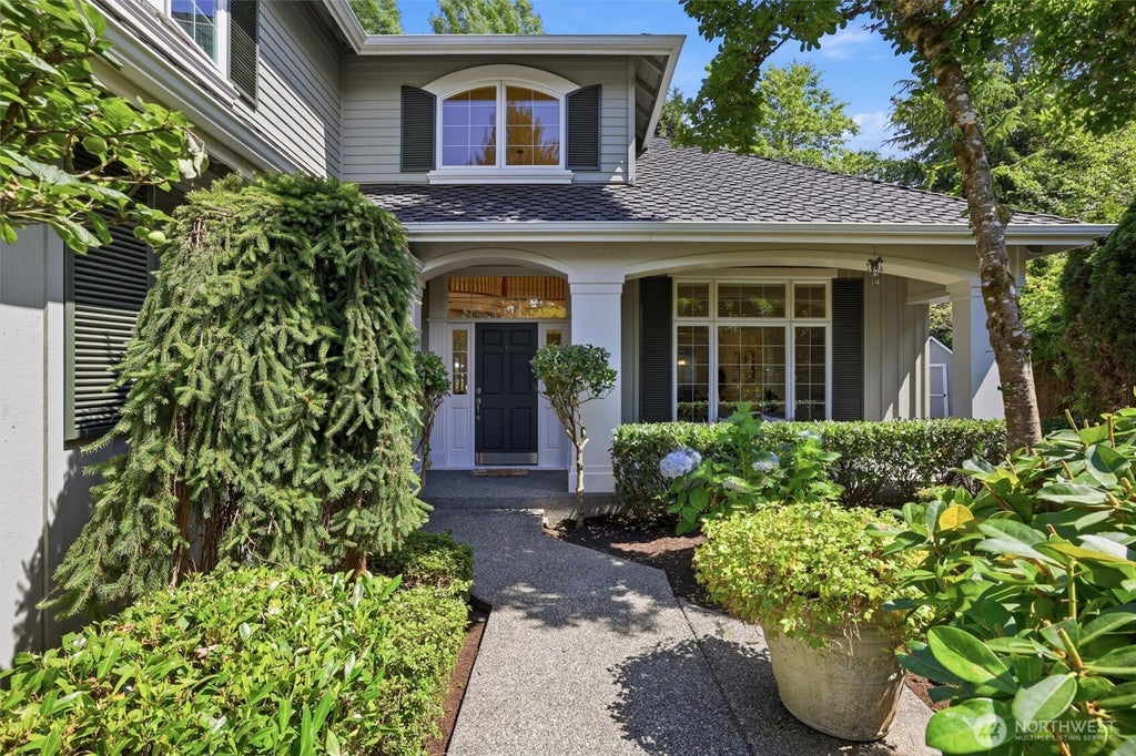 Photo of 1006 270th Court SE, Sammamish, WA 98075 (MLS # 2552405)