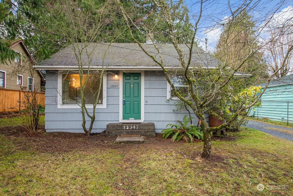 Photo of 12347 17th Avenue NE, Seattle, WA 98125 (MLS # 2193812)