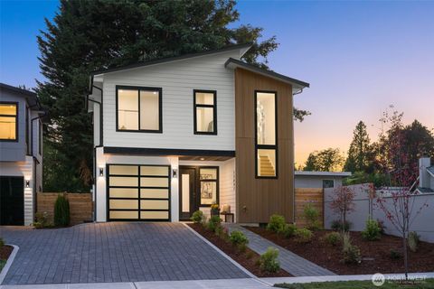 Photo of 13047 111th Avenue NE, Kirkland, WA 98034 (MLS # 2443778)