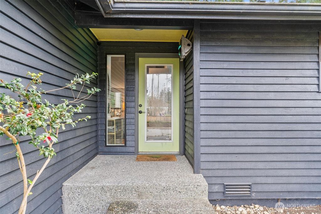 Photo of 6818 168th Street SW, Lynnwood, WA 98037 (MLS # 2335687)