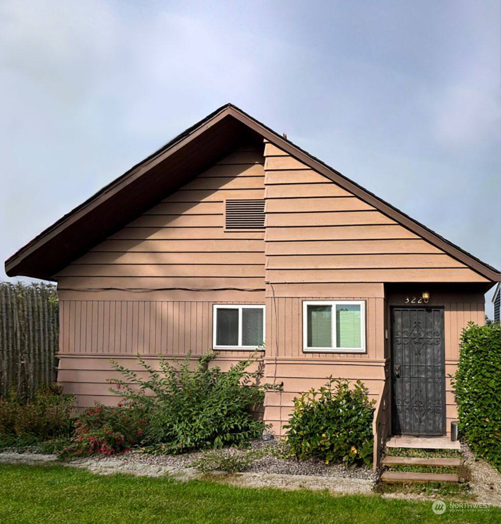 Photo of 3220 46th Avenue SW, Seattle, WA 98116 (MLS # 2276283)