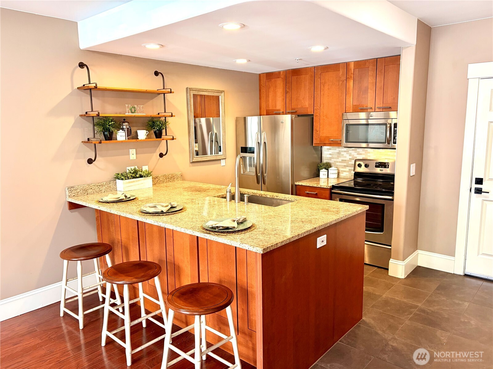 3221 SW Avalon Way 201