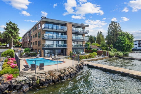 Photo of 6225 Lake Washington Boulevard NE #402, Kirkland, WA 98033 (MLS # 2534243)