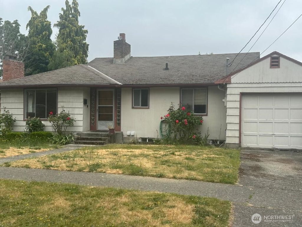 Photo of 5750 37th Avenue NE, Seattle, WA 98105 (MLS # 2400772)