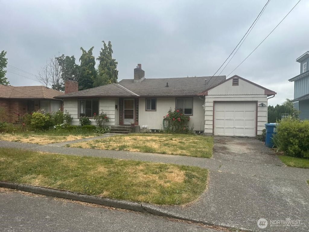 Photo of 5750 37th Avenue NE, Seattle, WA 98105 (MLS # 2400772)