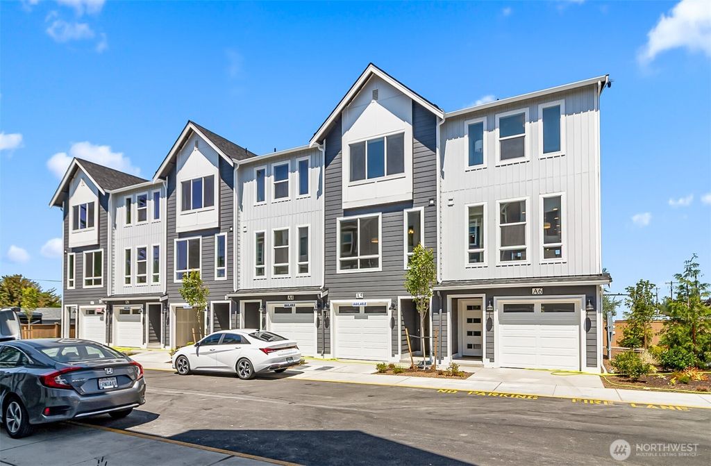 Photo of 15726 40TH Avenue W #A6, Lynnwood, WA 98087 (MLS # 2398034)