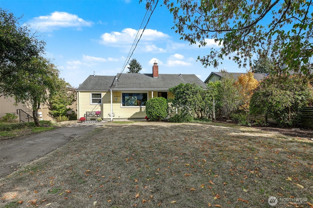 Photo of 3046 24th Avenue W, Seattle, WA 98199 (MLS # 2581592)