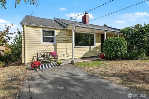 Photo of 3046 24th Avenue W, Seattle, WA 98199 (MLS # 2581592)