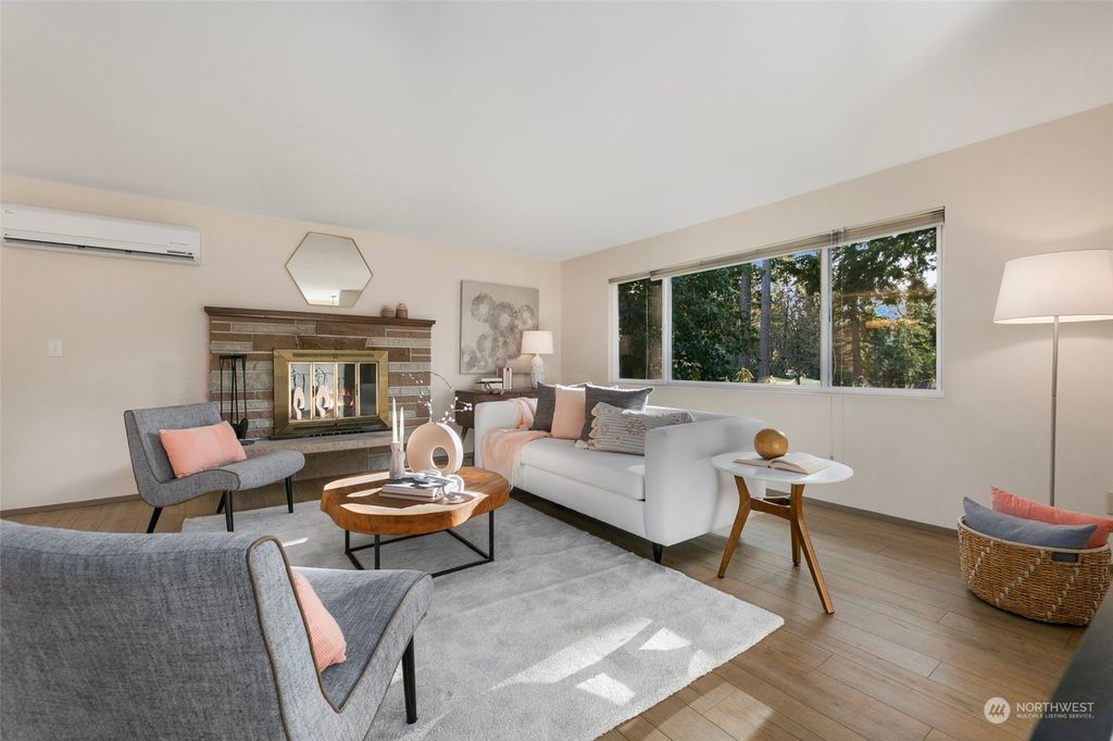 Photo of 1548 NE 170th Street, Shoreline, WA 98155 (MLS # 2191243)