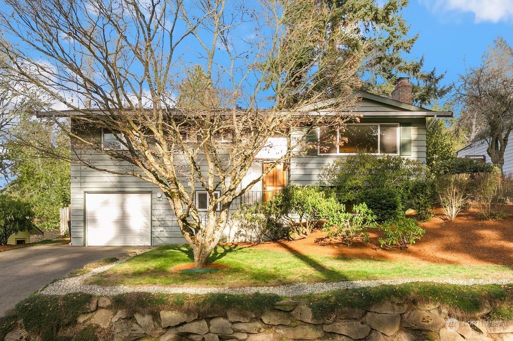 Photo of 1548 NE 170th Street, Shoreline, WA 98155 (MLS # 2191243)