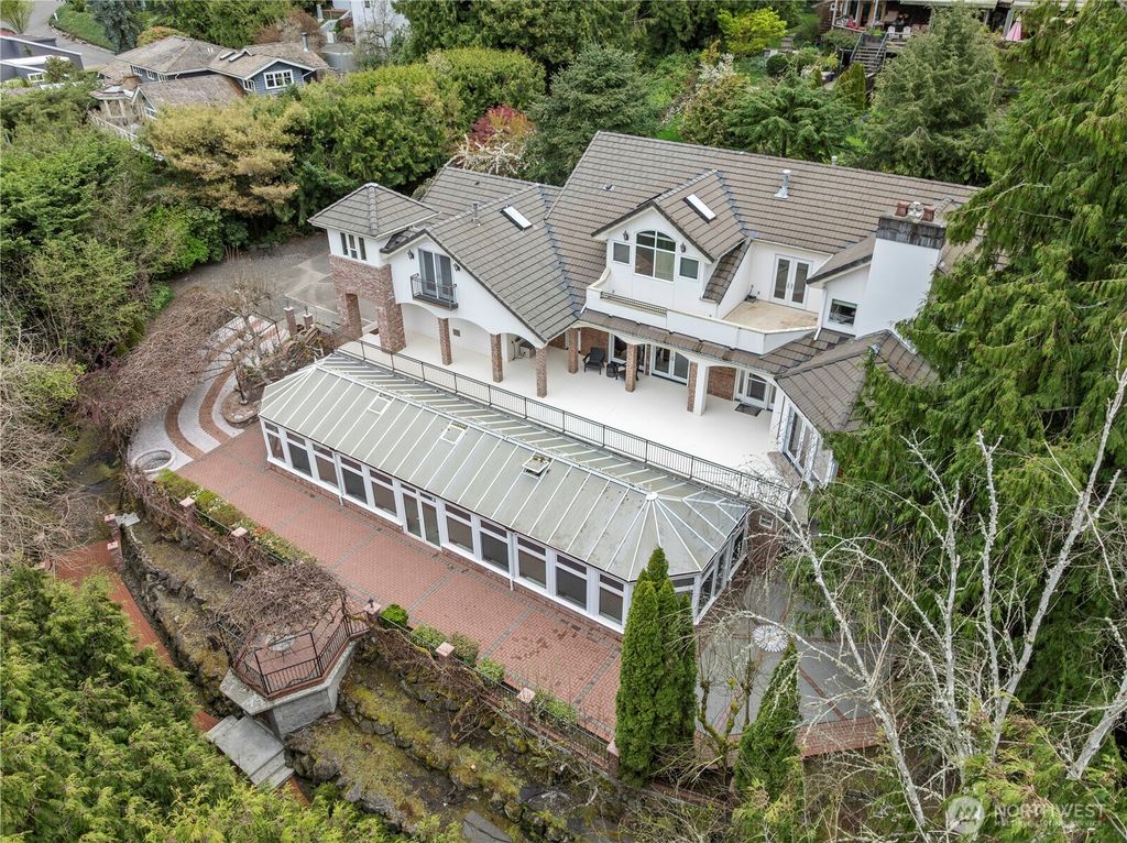 Photo of 5601 W Mercer Way, Mercer Island, WA 98040 (MLS # 2510819)