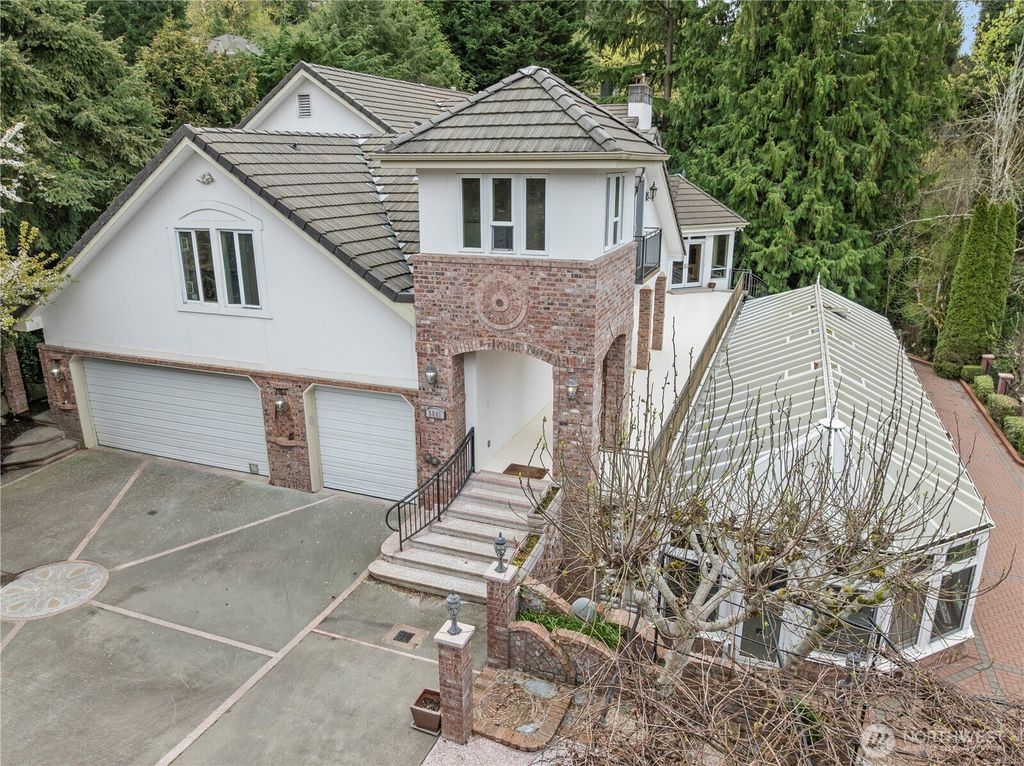 Photo of 5601 W Mercer Way, Mercer Island, WA 98040 (MLS # 2510819)