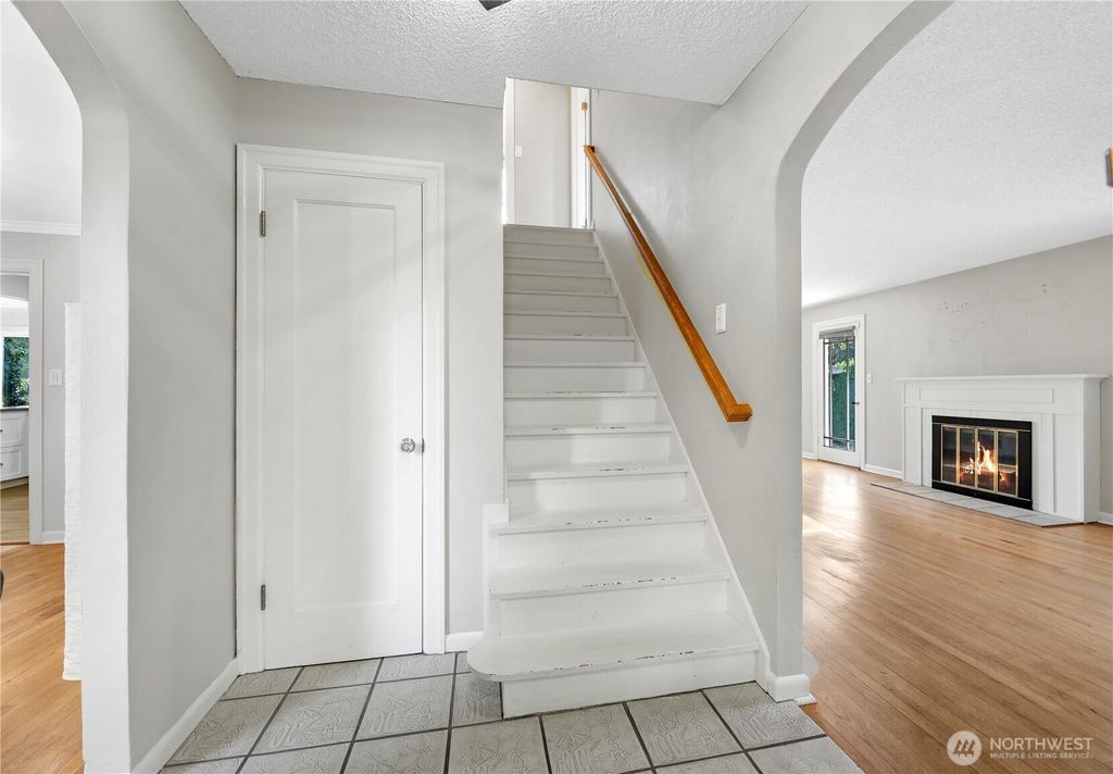 Photo of 702 47th Street SE, Everett, WA 98203 (MLS # 2455169)