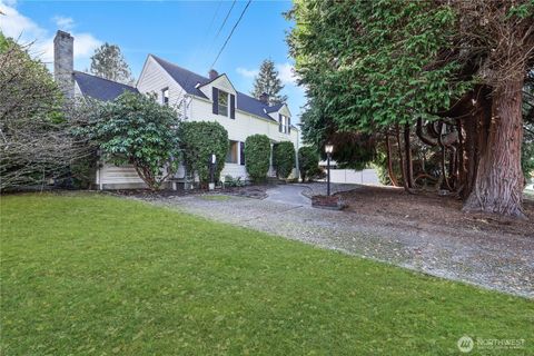 Photo of 702 47th Street SE, Everett, WA 98203 (MLS # 2455169)