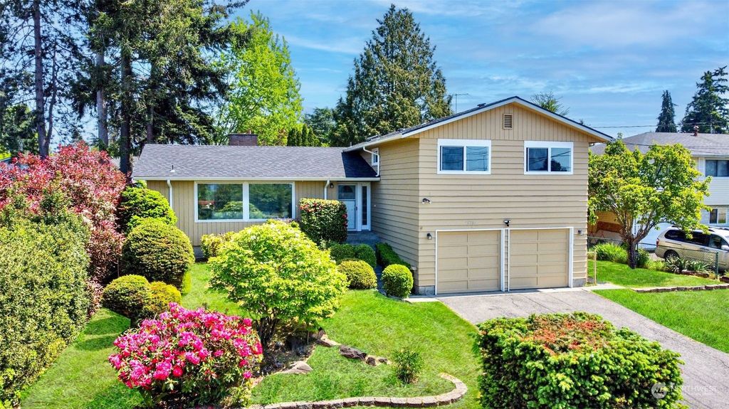 Photo of 25736 S 17th Avenue, Des Moines, WA 98198 (MLS # 2071381)