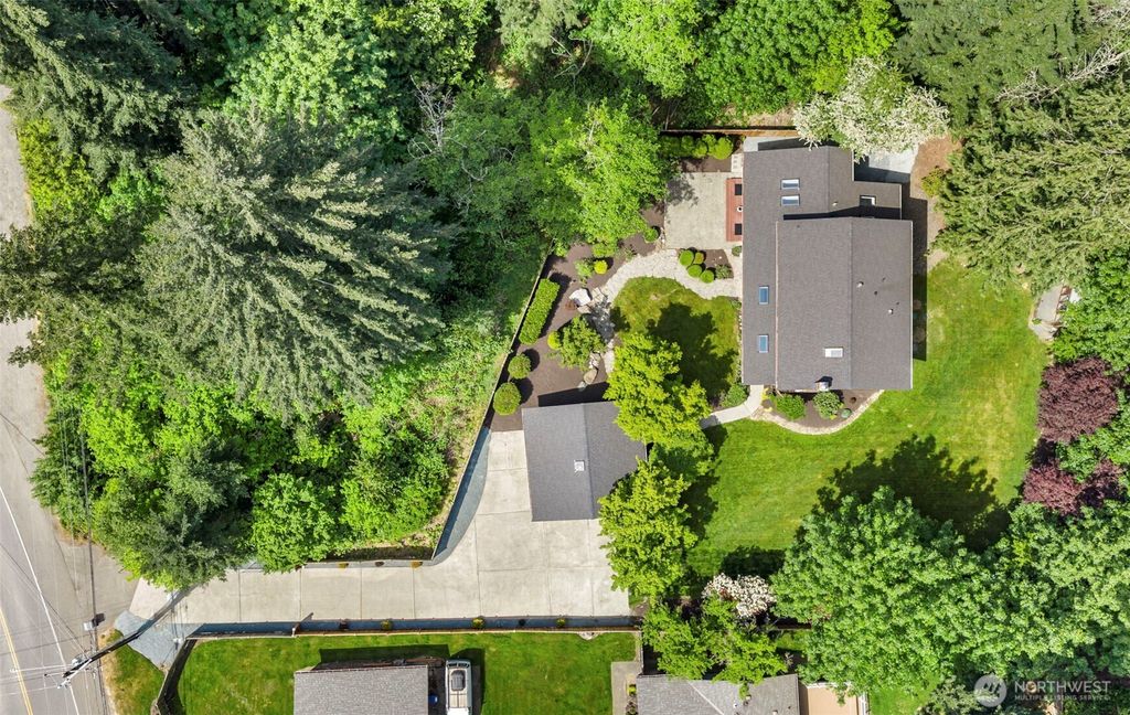 Photo of 121 W Winesap Road, Bothell, WA 98012 (MLS # 2529856)