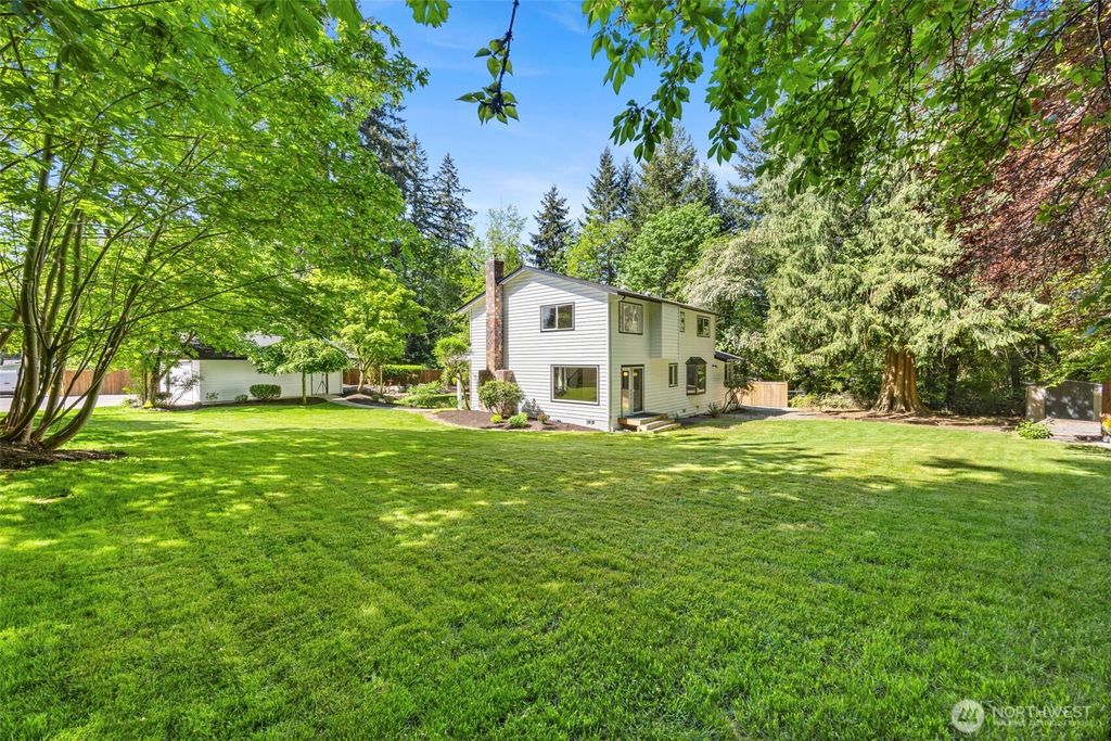 Photo of 121 W Winesap Road, Bothell, WA 98012 (MLS # 2529856)