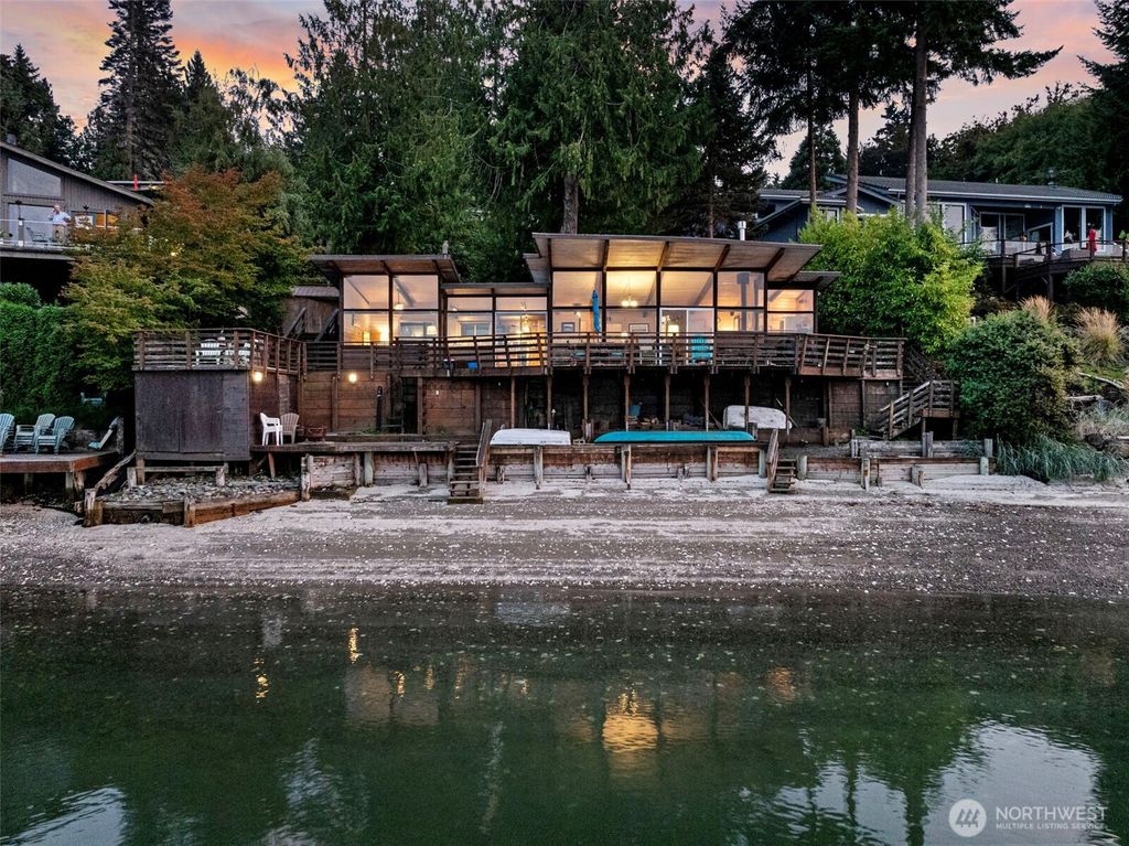 Photo of 115 Alder Drive NW, Gig Harbor, WA 98335 (MLS # 2444672)