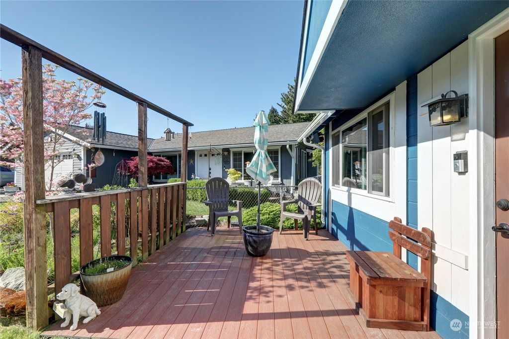 Photo of 33454 37th Avenue SW, Federal Way, WA 98023 (MLS # 2236080)