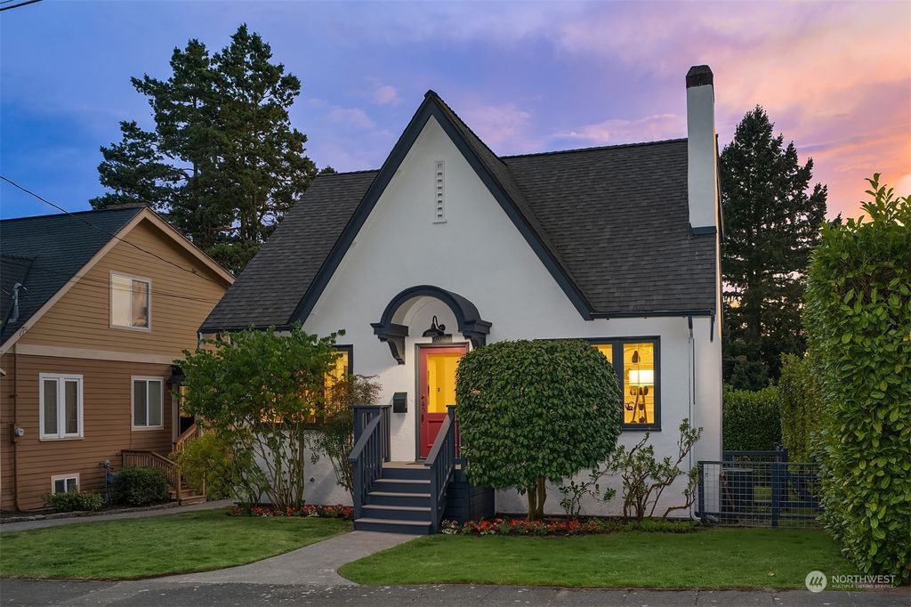 Photo of 6057 29th Avenue NE, Seattle, WA 98115 (MLS # 2064496)