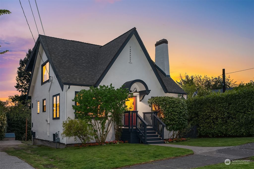 Photo of 6057 29th Avenue NE, Seattle, WA 98115 (MLS # 2064496)