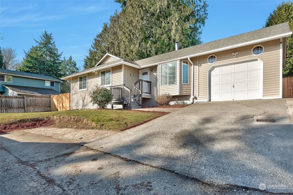 Photo of 6216 Fleming St St, Everett, WA 98203 (MLS # 2207150)