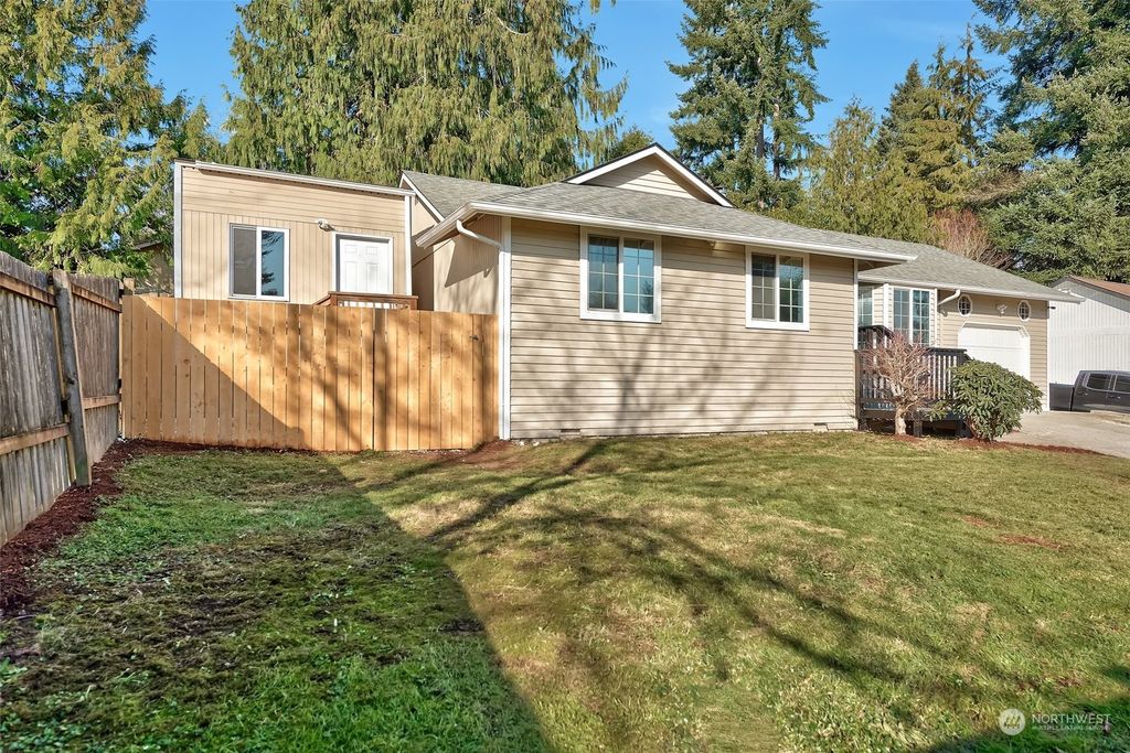 Photo of 6216 Fleming St St, Everett, WA 98203 (MLS # 2207150)