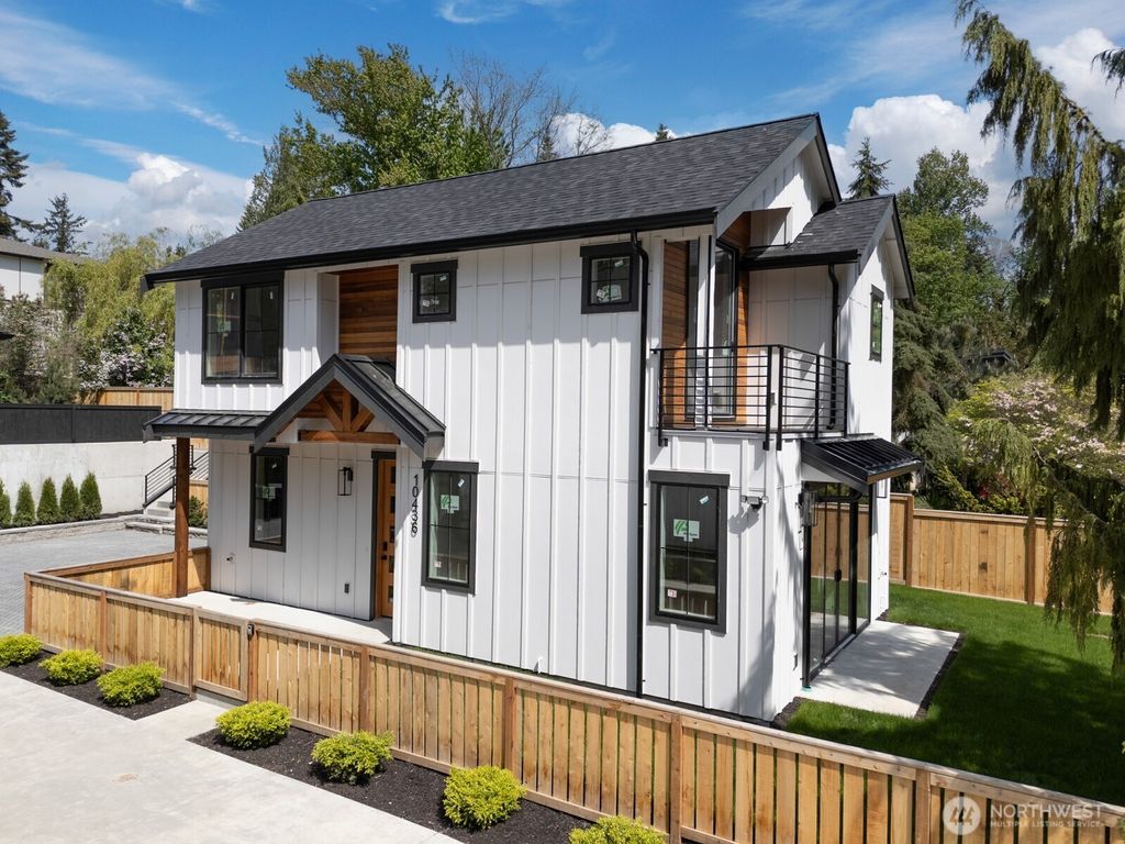 Photo of 10436 NE 110th Street, Kirkland, WA 98033 (MLS # 2376470)